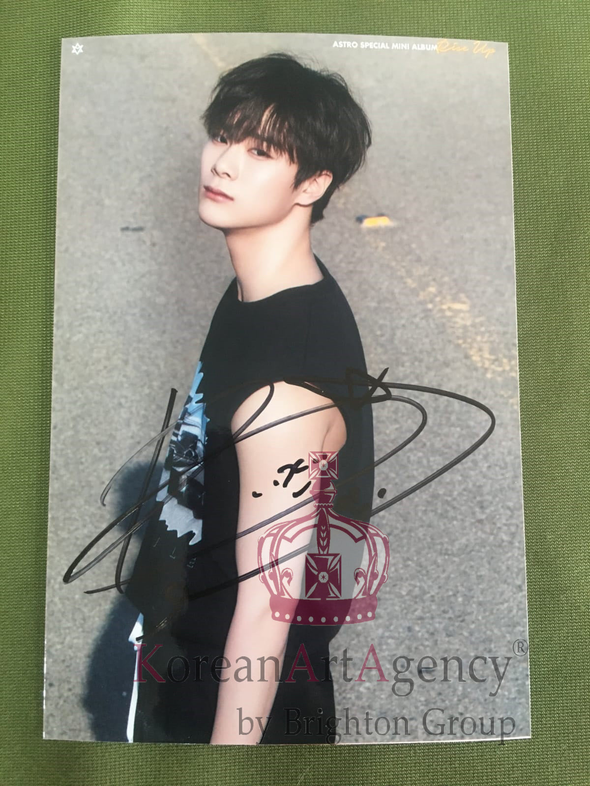 ASTRO Moon Bin 6-inch autograph signed by Moon Bin