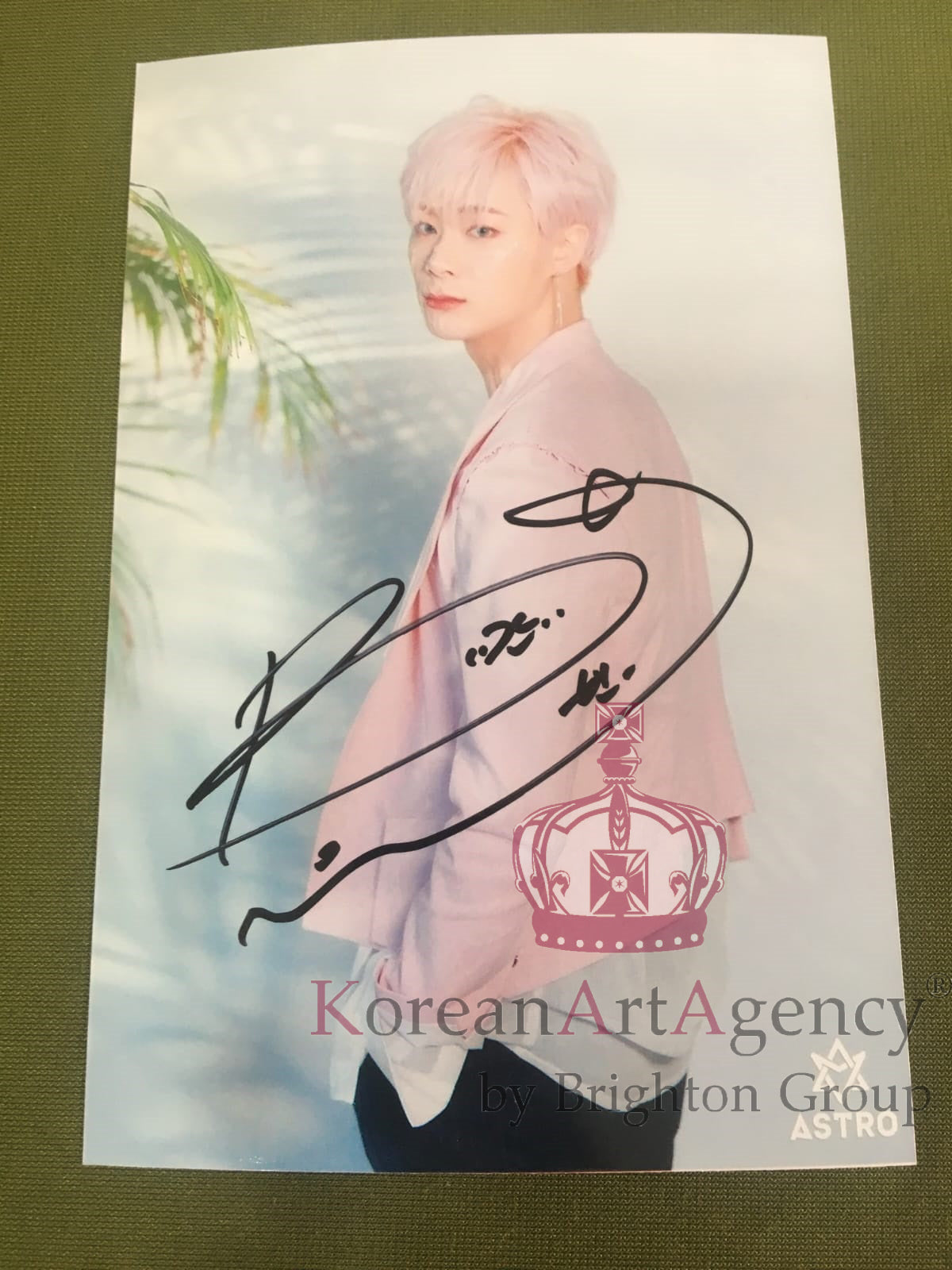 ASTRO Moon Bin 6-inch autograph with signature