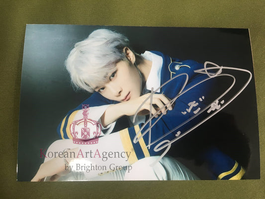 ASTRO Moon Bin 6-inch autograph collectible