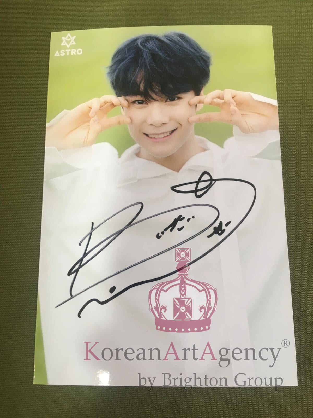 ASTRO Moon Bin 6-inch autograph with signature