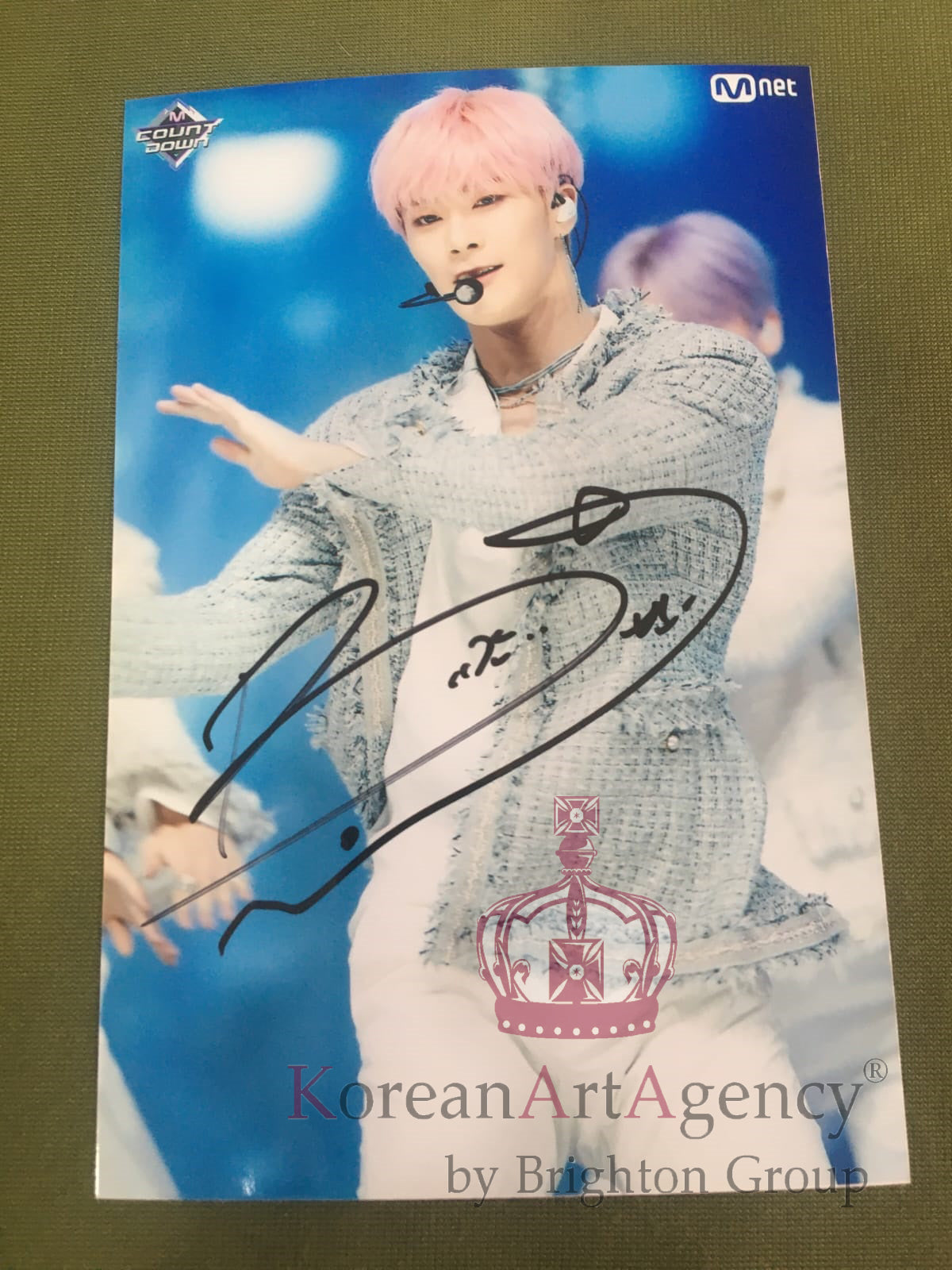 ASTRO Moon Bin 6-inch autograph signed by Korean pop star