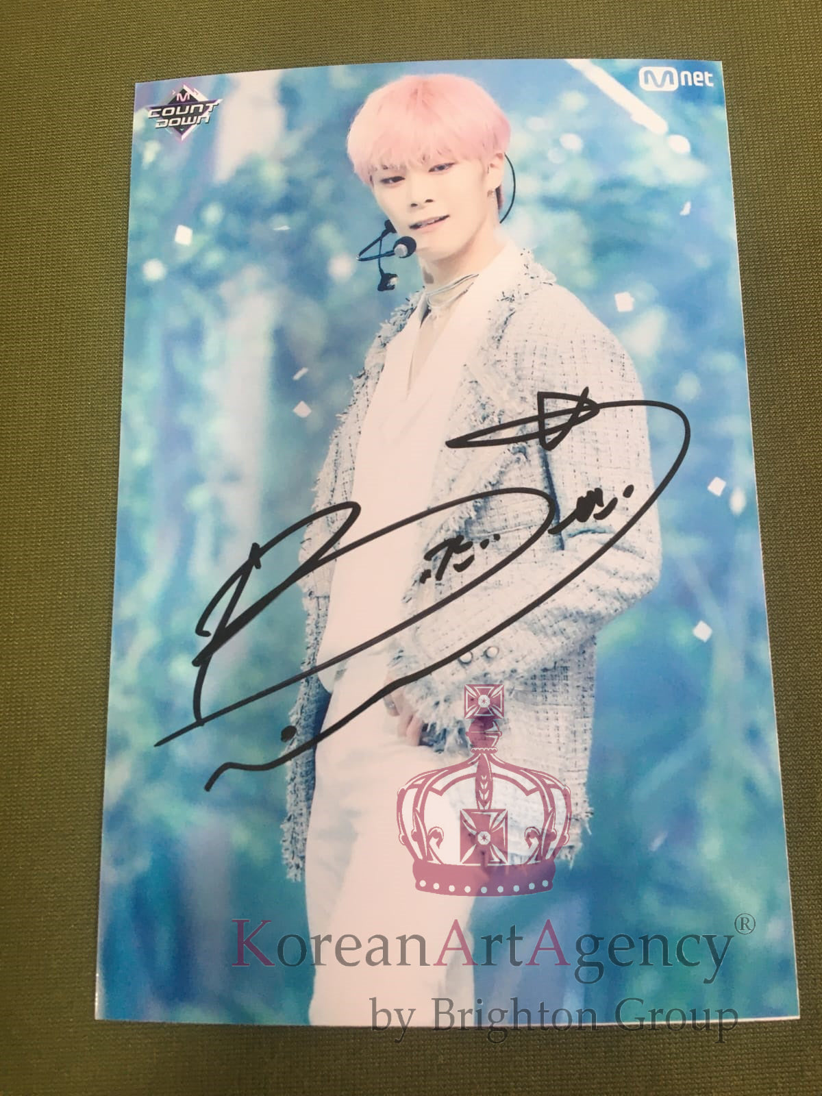 ASTRO Moon Bin 6-inch autograph signed by Moon Bin