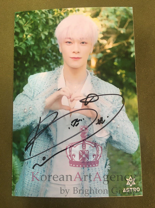 ASTRO Moon Bin 6-inch autograph - K-pop collectible