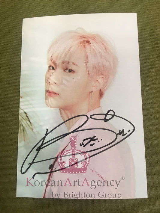 ASTRO Moon Bin 6-inch autograph signed by Moon Bin