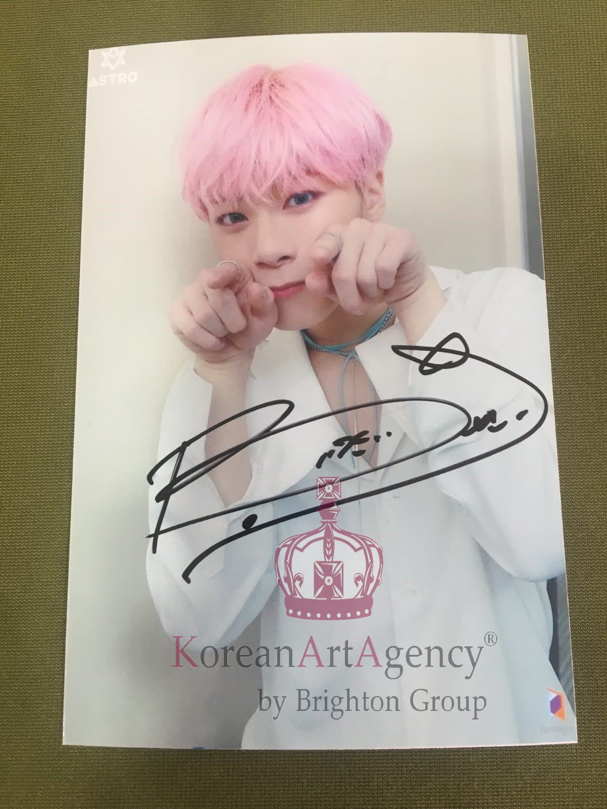 ASTRO Moon Bin 6-inch autograph signed by Korean pop star