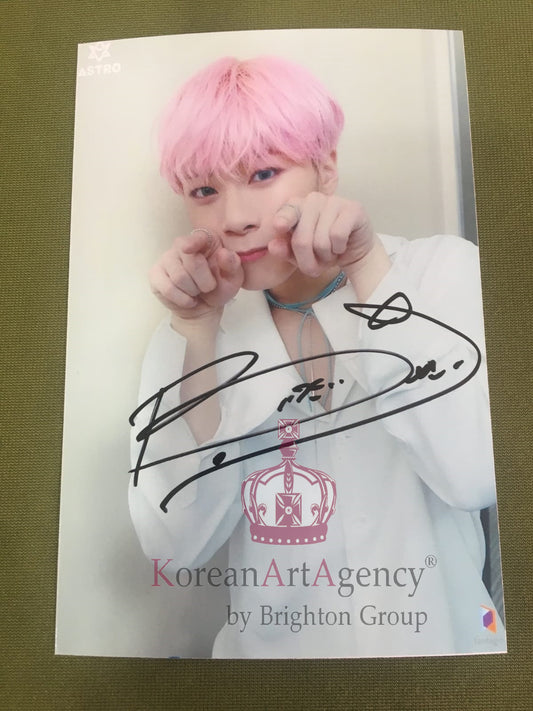 ASTRO Moon Bin 6-inch autograph signed by Korean pop star