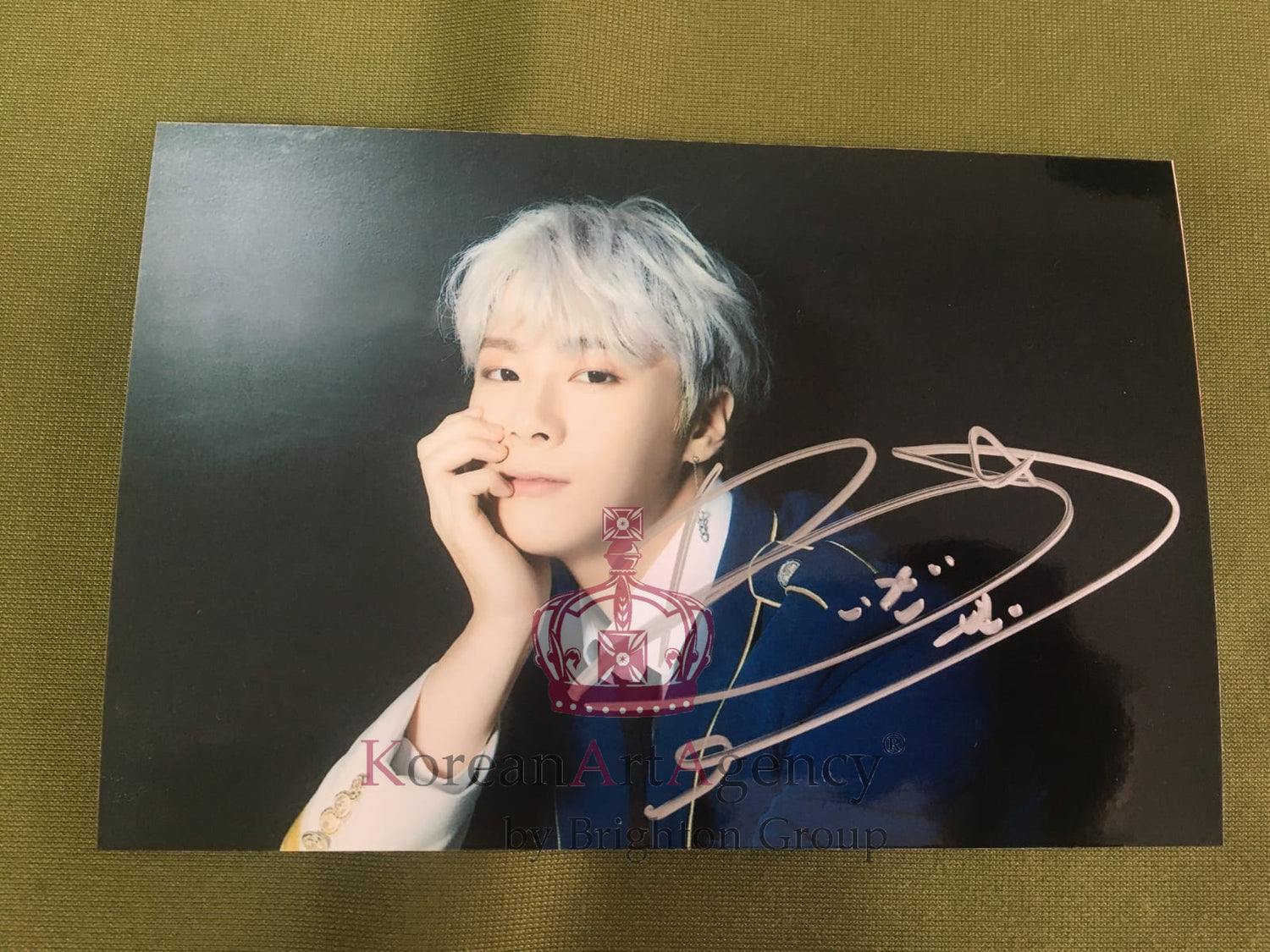 ASTRO Moon Bin 6-inch autograph collectible