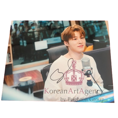 B.I Kim Han Bin 10inches Autograph