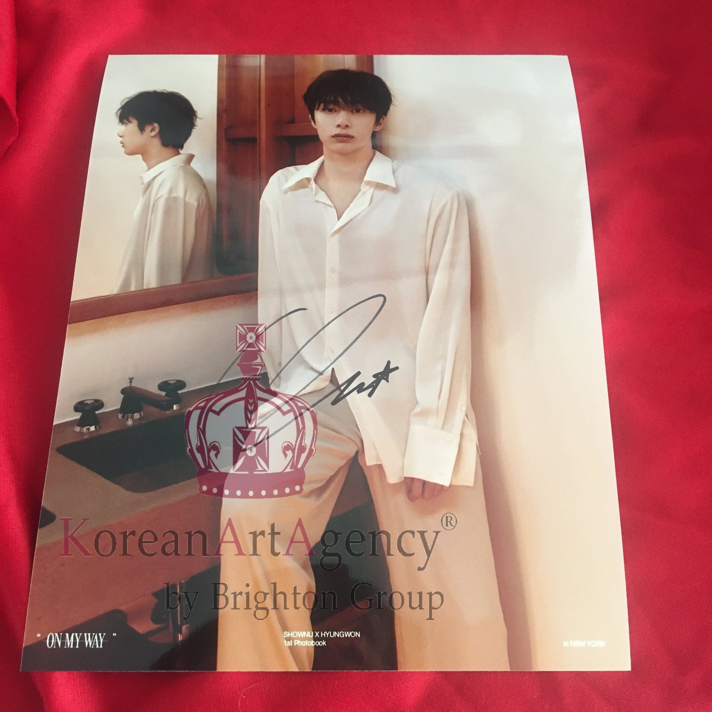 Monsta X Hyungwon 10inches Autograph