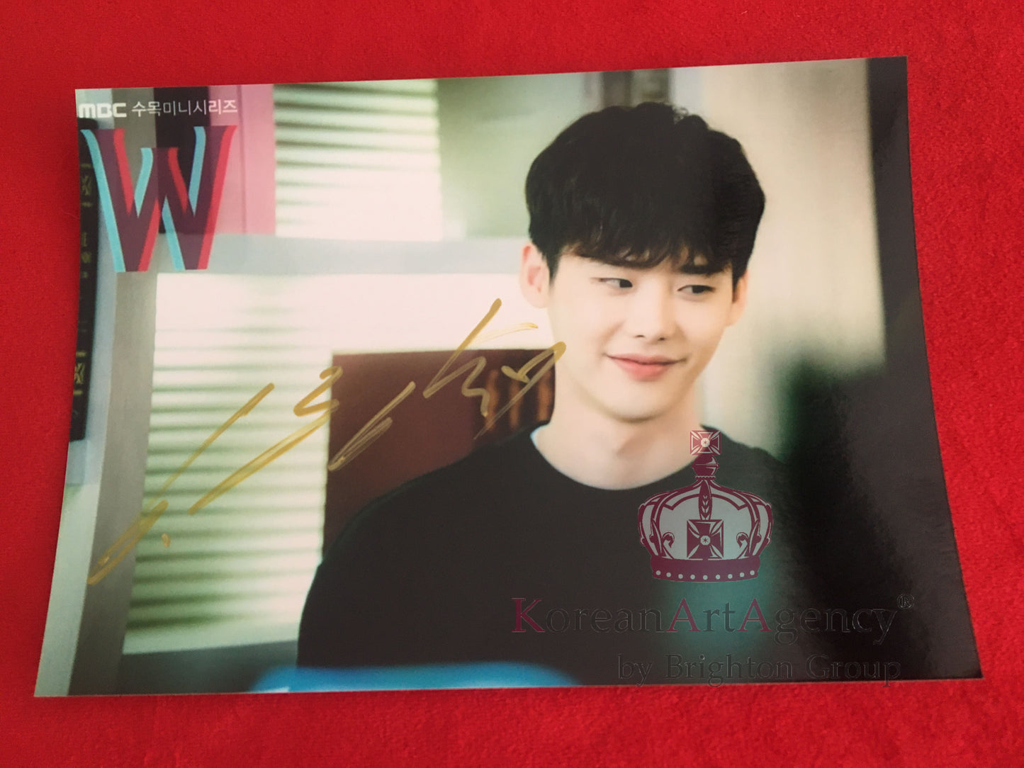 Lee Jong Suk W: Two Worlds 7 inches Autograph