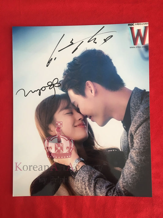 Lee Jong Suk Han Hyo Joo W: Two Worlds 7 inches Autograph