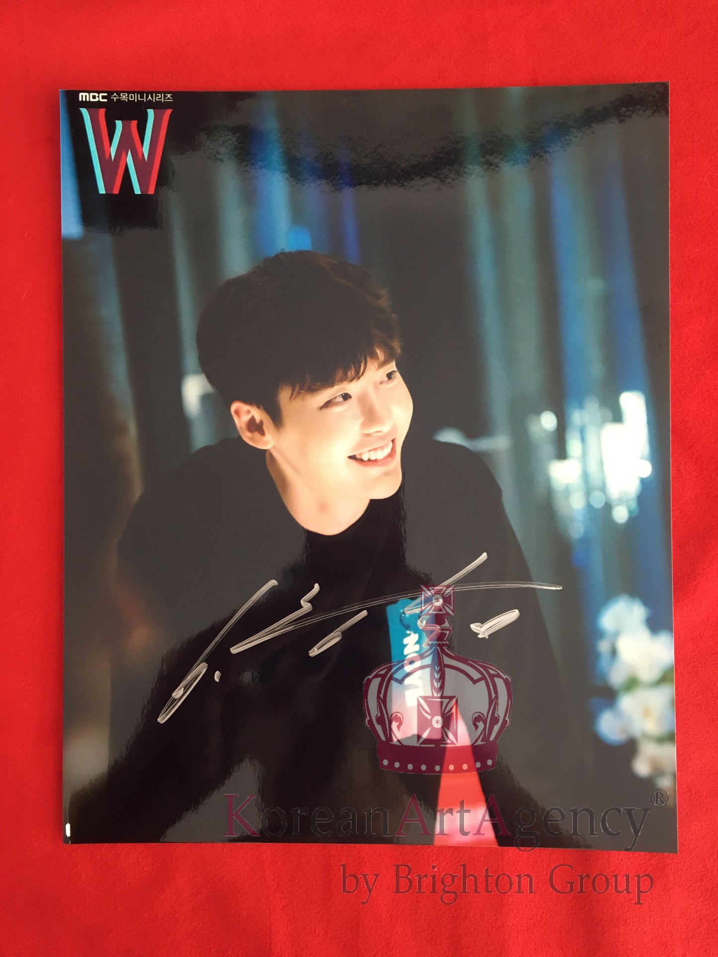 Lee Jong Suk  W: Two Worlds 10 inches Autograph