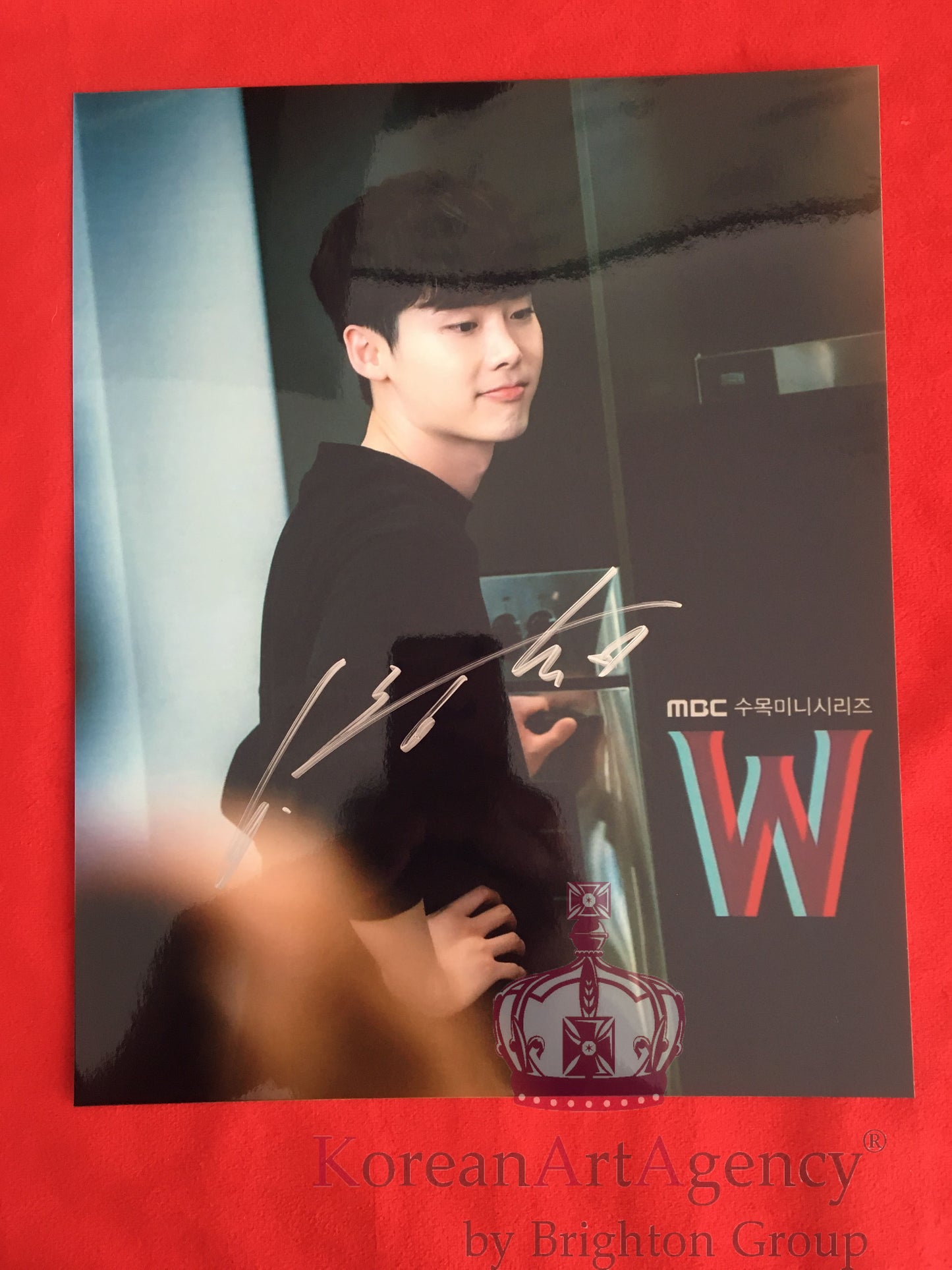 Lee Jong Suk  W: Two Worlds 10 inches Autograph