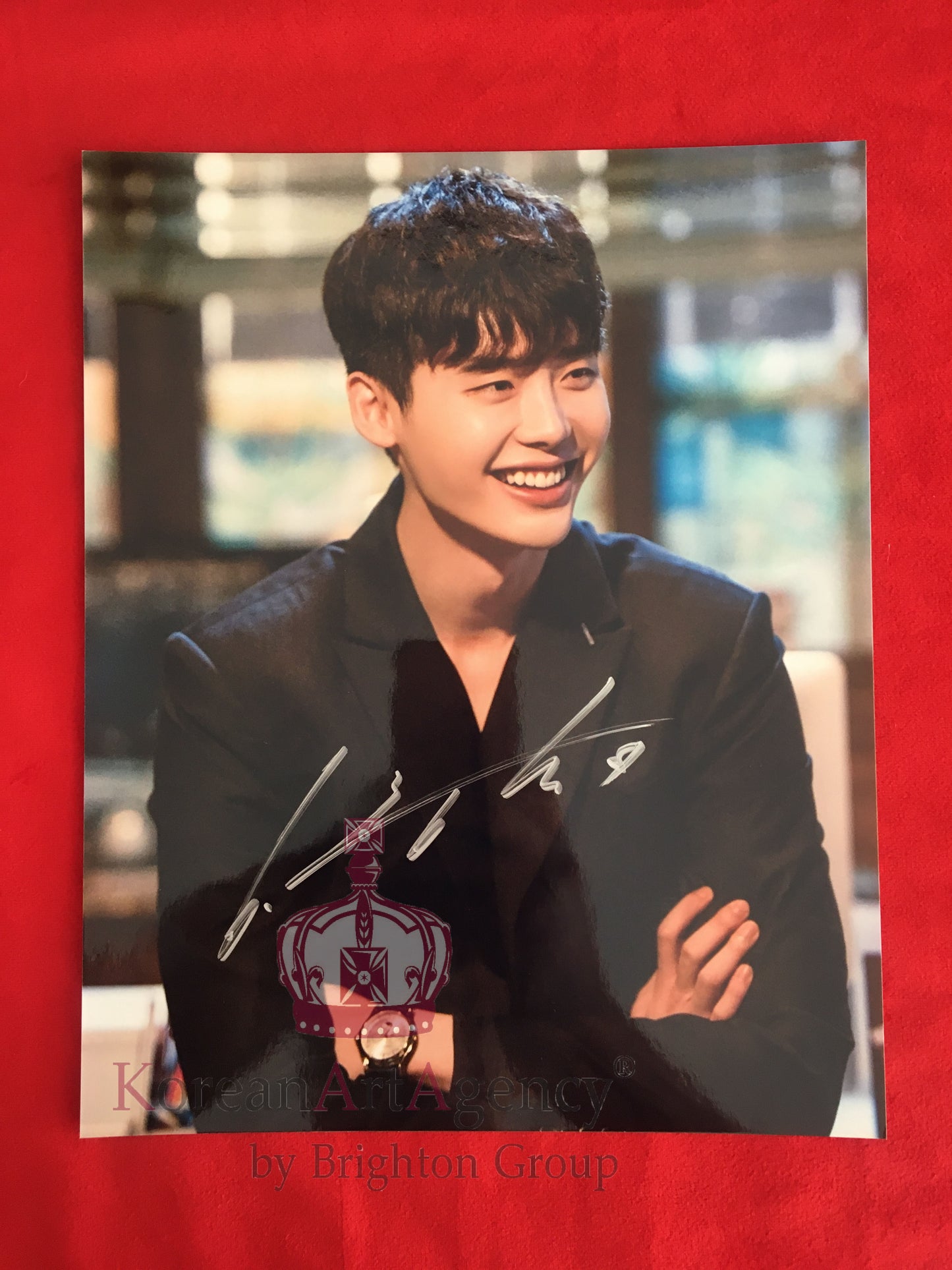 Lee Jong Suk  W: Two Worlds 10 inches Autograph