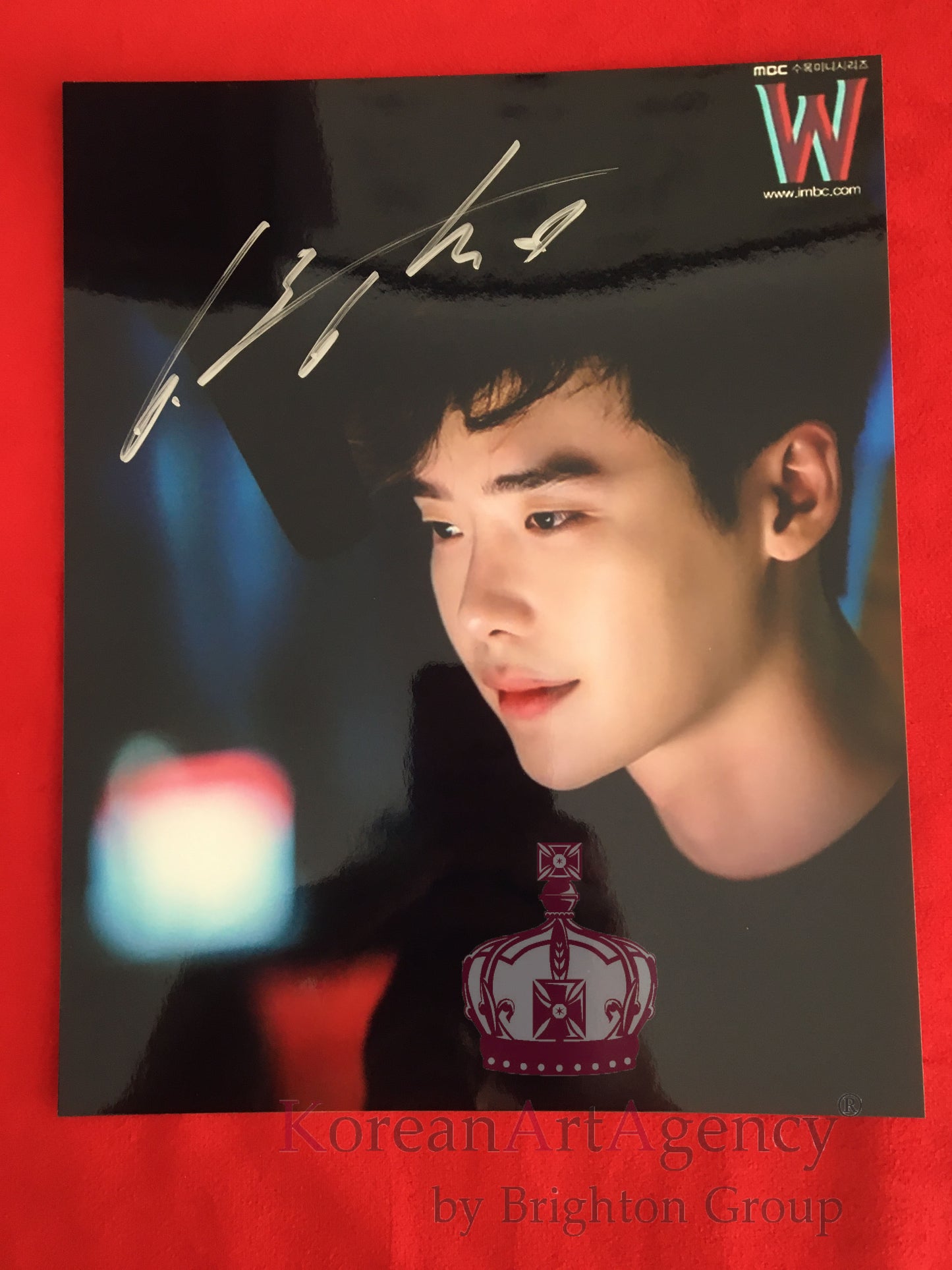 Lee Jong Suk  W: Two Worlds 10 inches Autograph