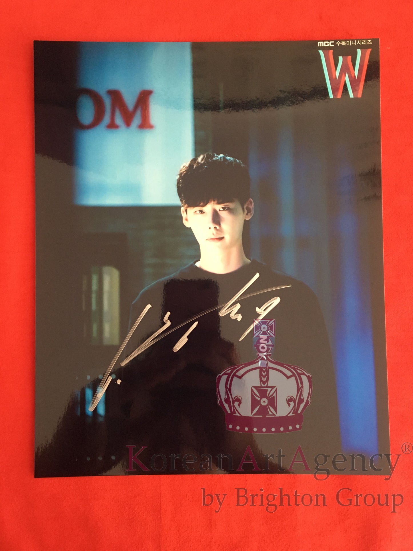 Lee Jong Suk  W: Two Worlds 10 inches Autograph