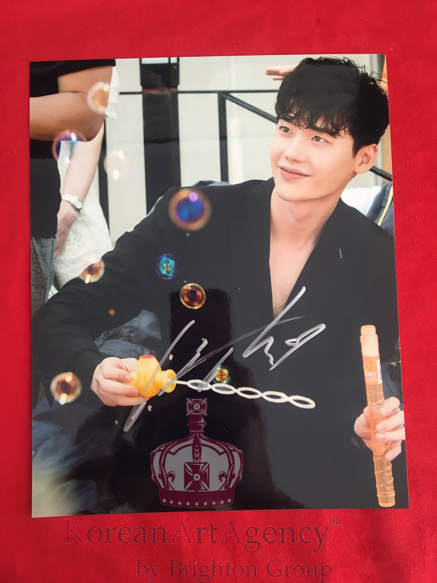 Lee Jong Suk  W: Two Worlds 10 inches Autograph