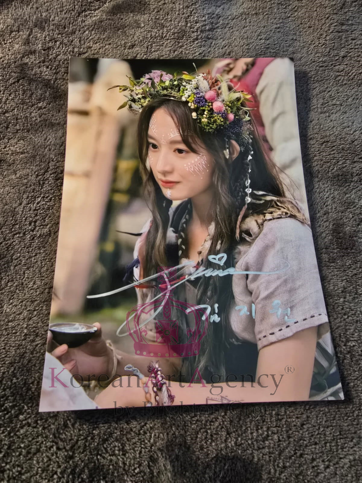 Kim Ji Won Arthdal Chronicles 7inches Autograph