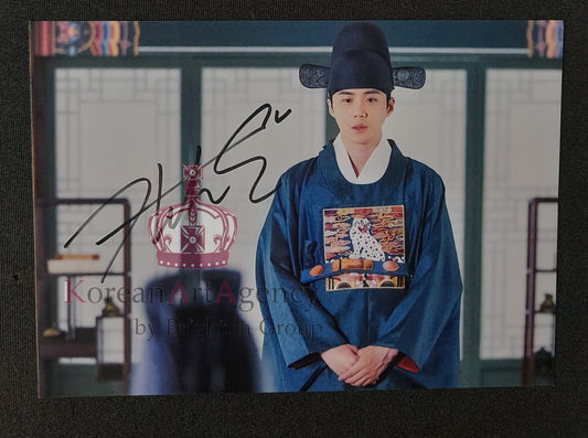 Kim Seon Ho Autograph