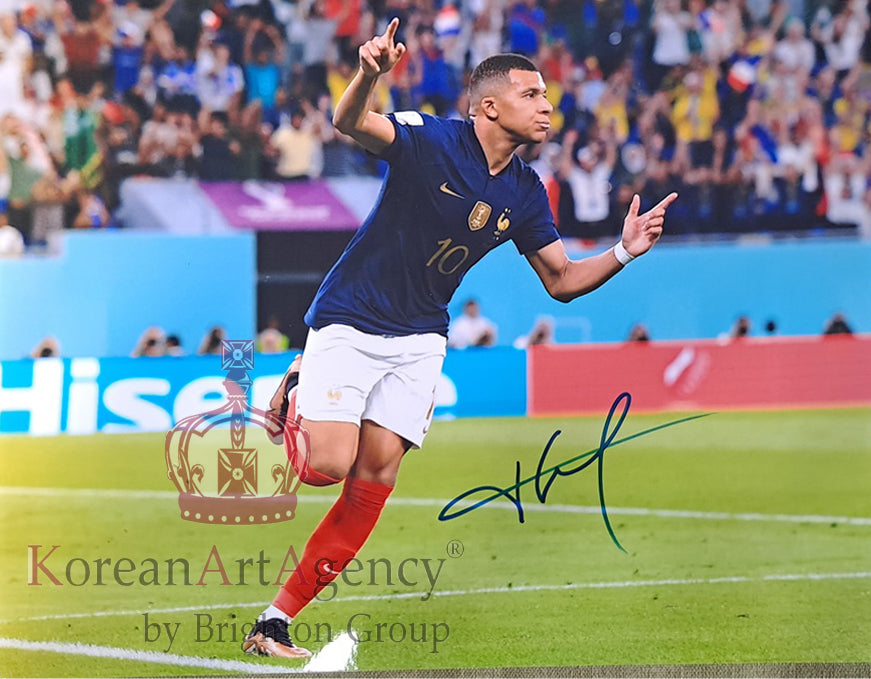 France - Kylian Mbappé Autograph