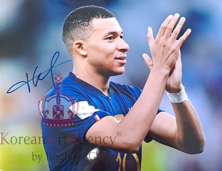 France - Kylian Mbappé Autograph