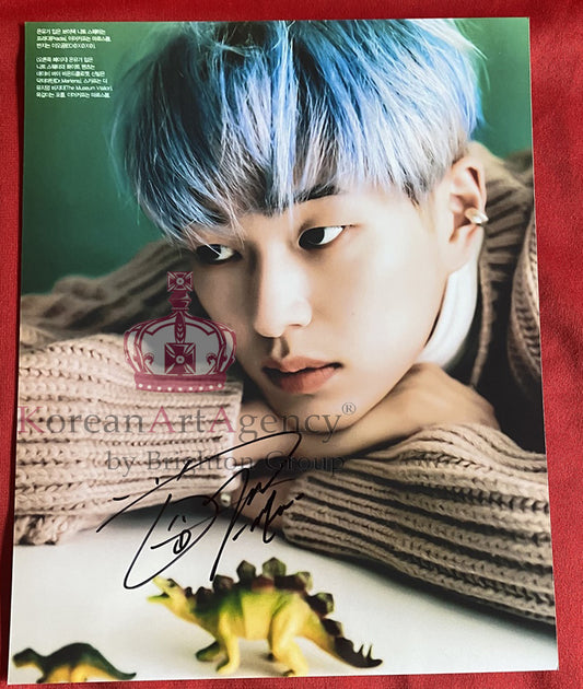 SHINEE Onew Autograph 20 x 30