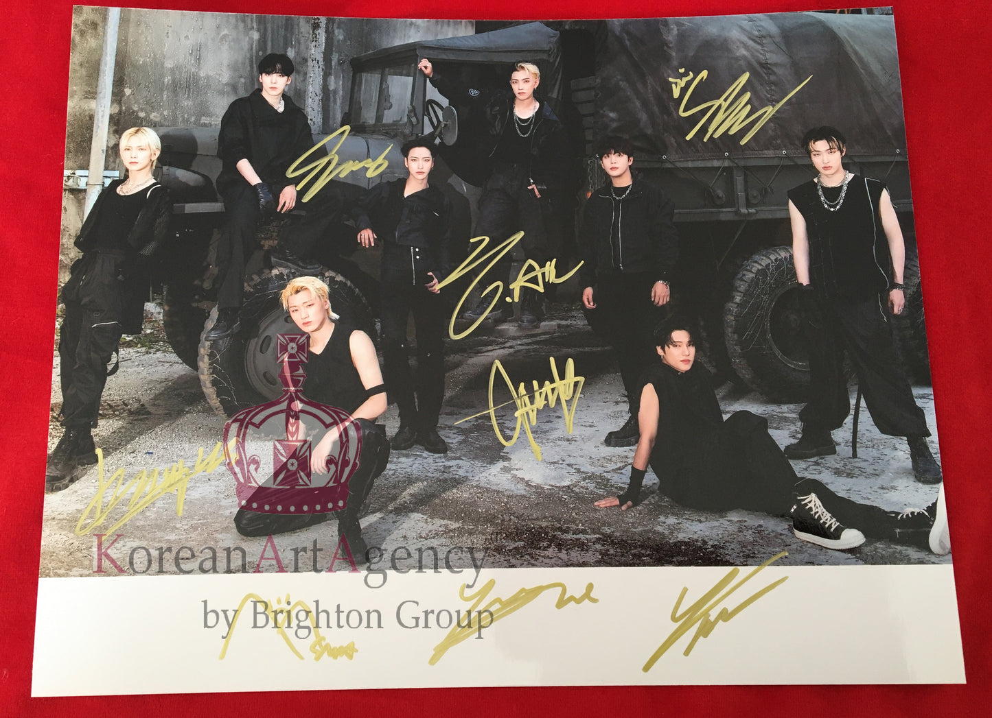 Ateez 30x26cm Autograph with signatures of all group members