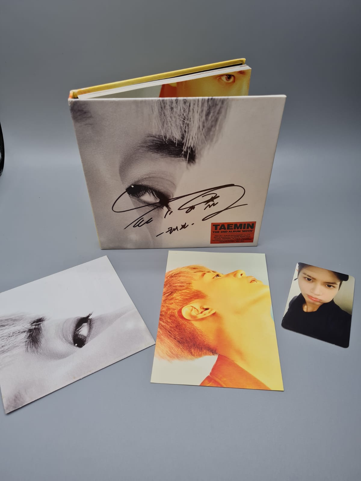 Tae Min Move Autographed Album