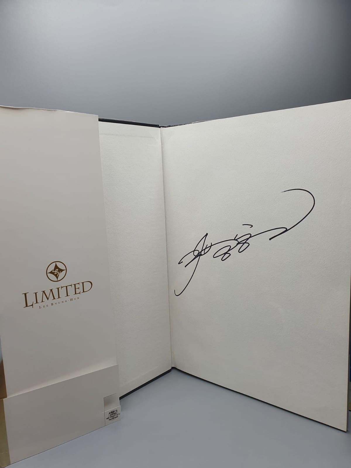 LEE BYUNG HUN - fotobook LIMITED - rare Autographed